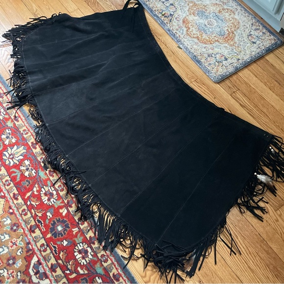 Fabulous heavy suede poncho with matching wrap skirt. - Picture 7 of 12